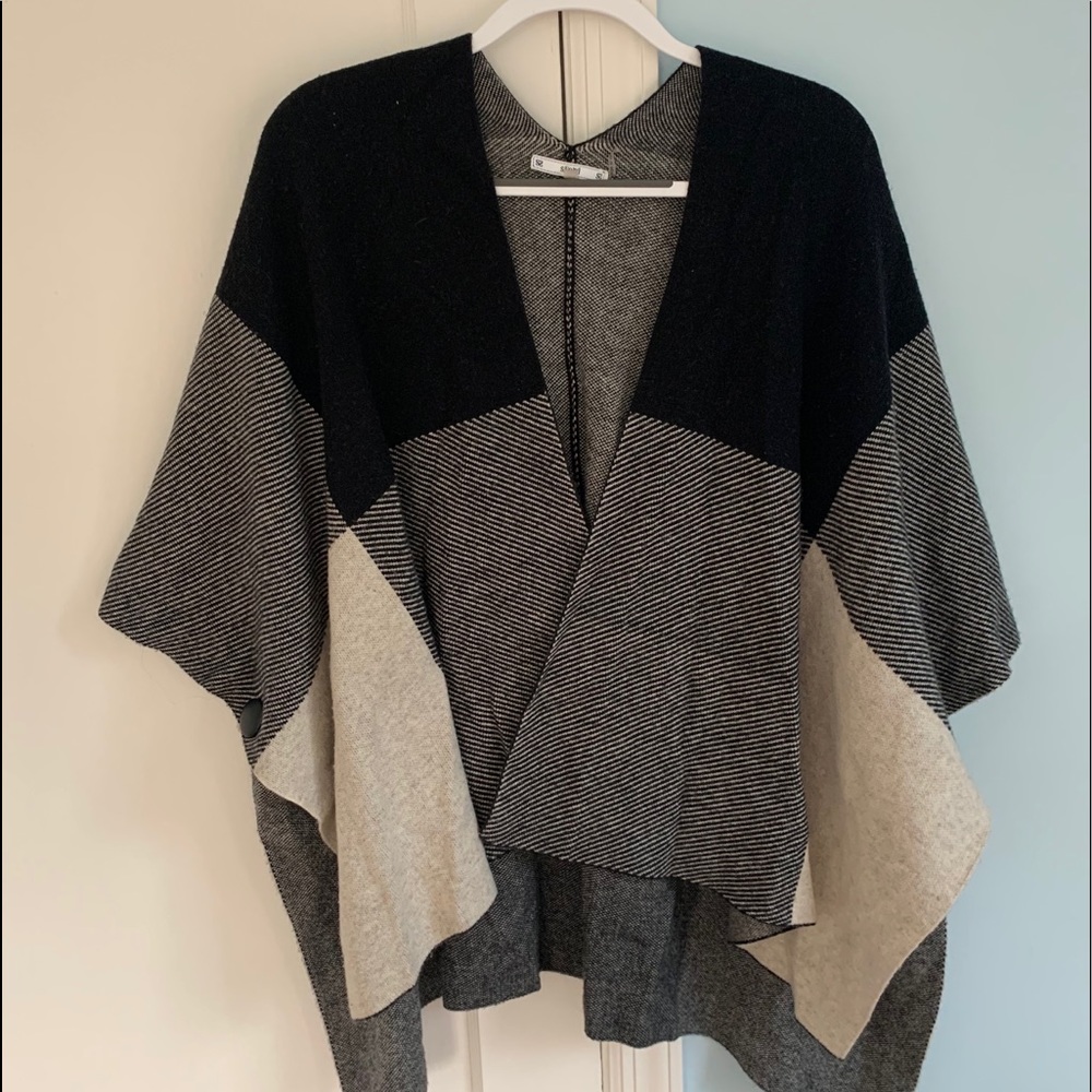 BLOOMINGDALES Gray White & Black Patterned Poncho